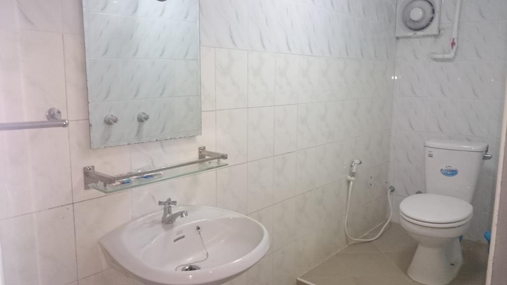 Silver Moon Hotel يانغون المظهر الخارجي الصورة