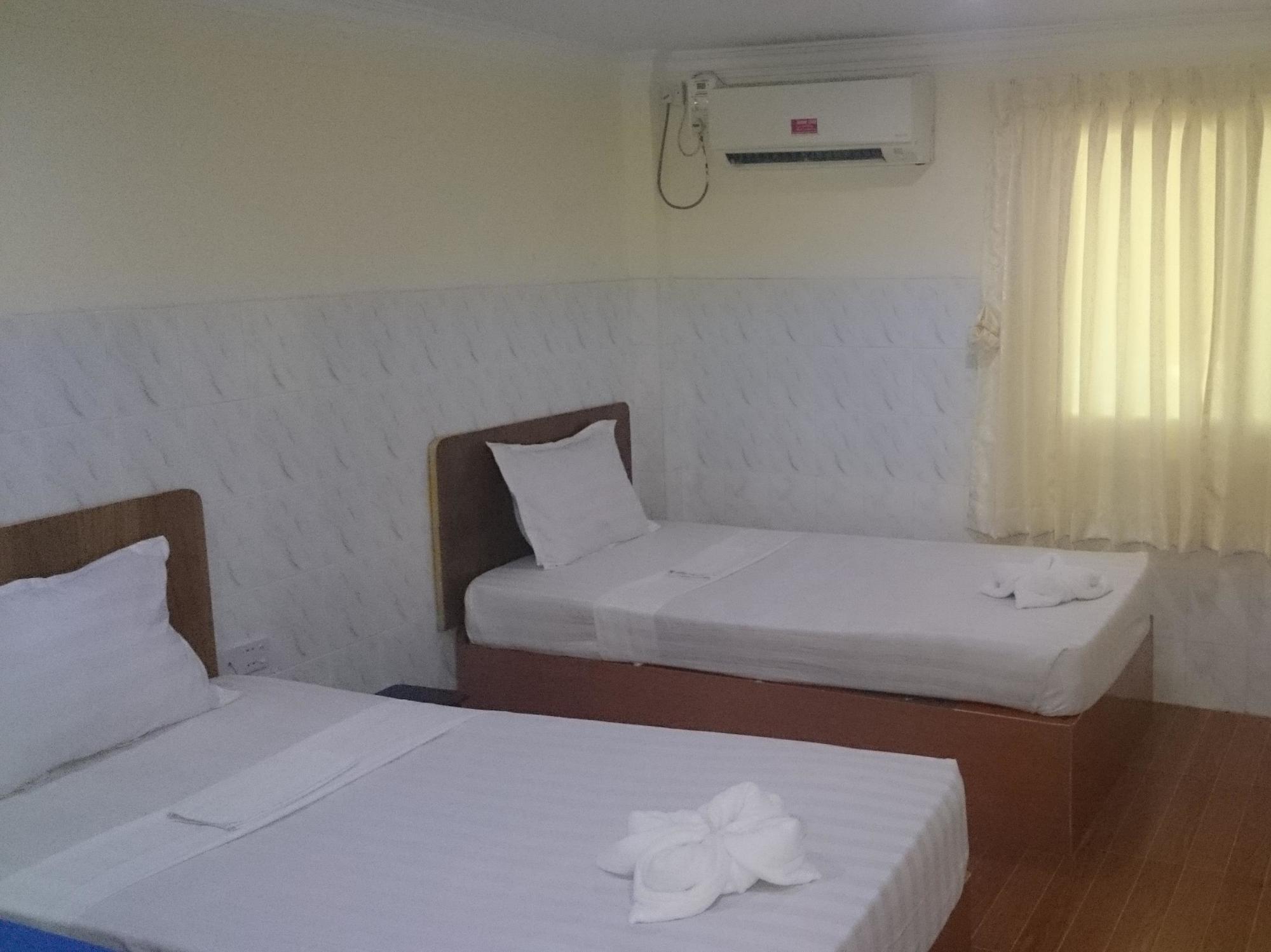 Silver Moon Hotel يانغون المظهر الخارجي الصورة