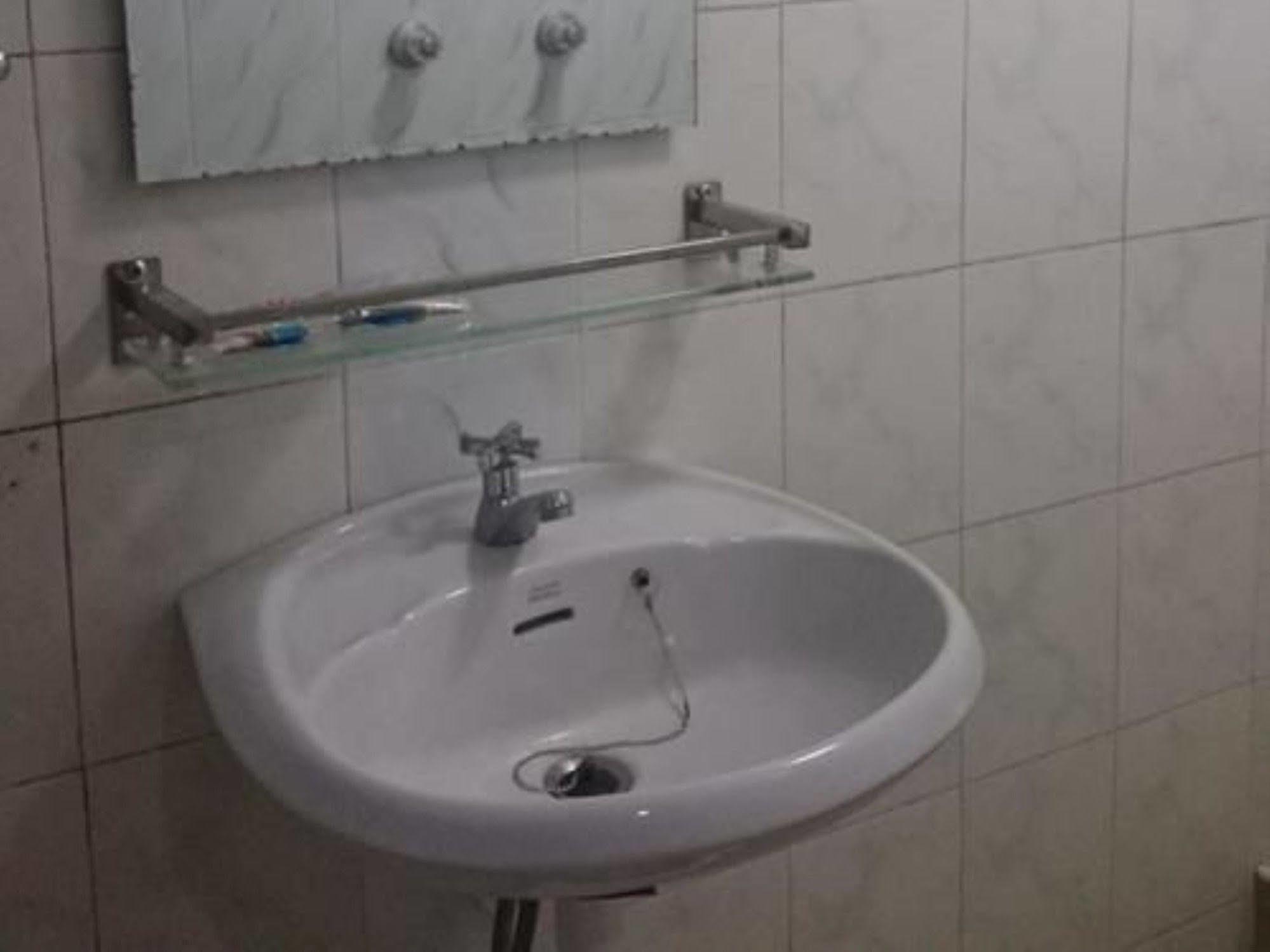 Silver Moon Hotel يانغون المظهر الخارجي الصورة
