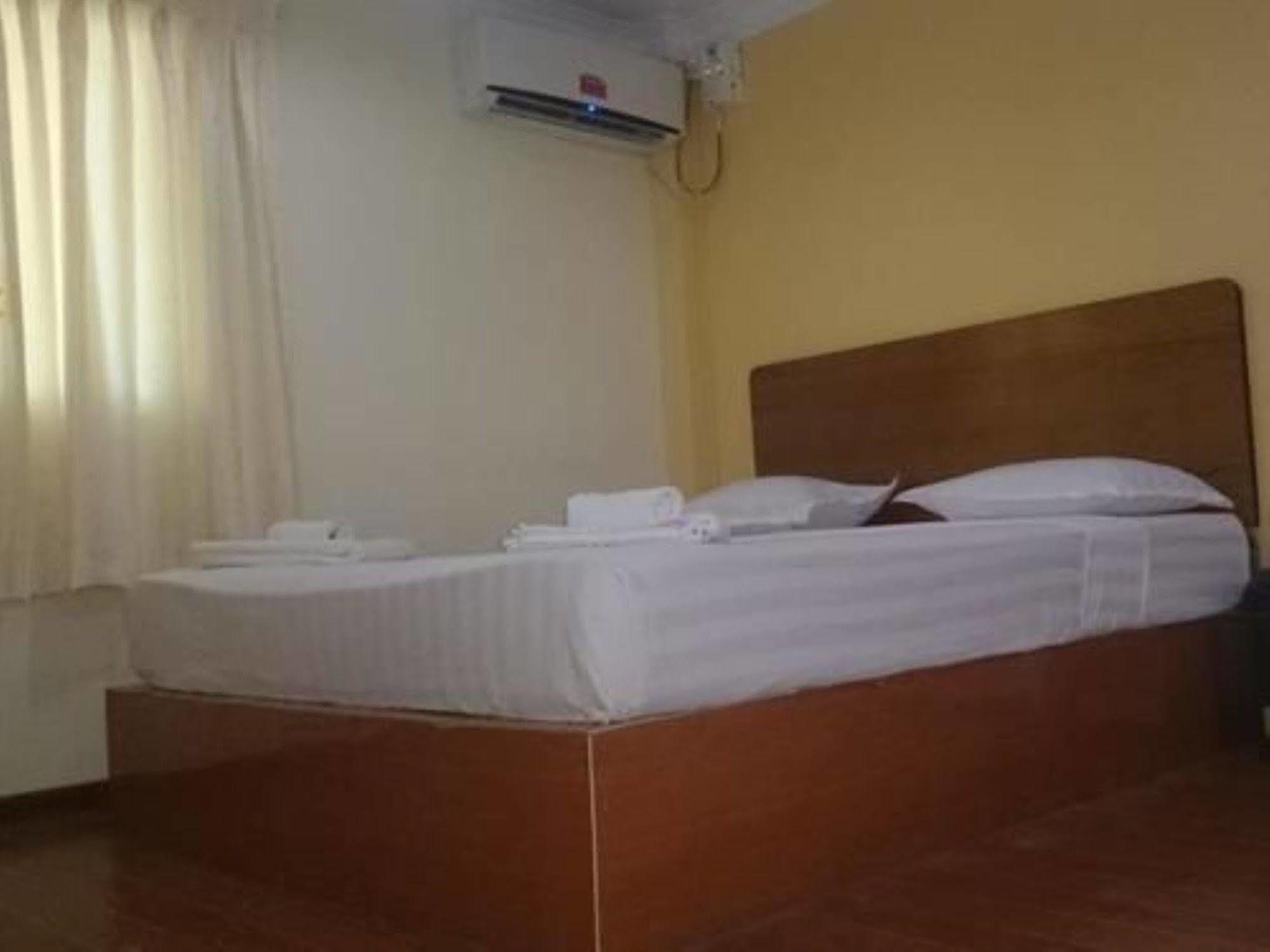 Silver Moon Hotel يانغون المظهر الخارجي الصورة