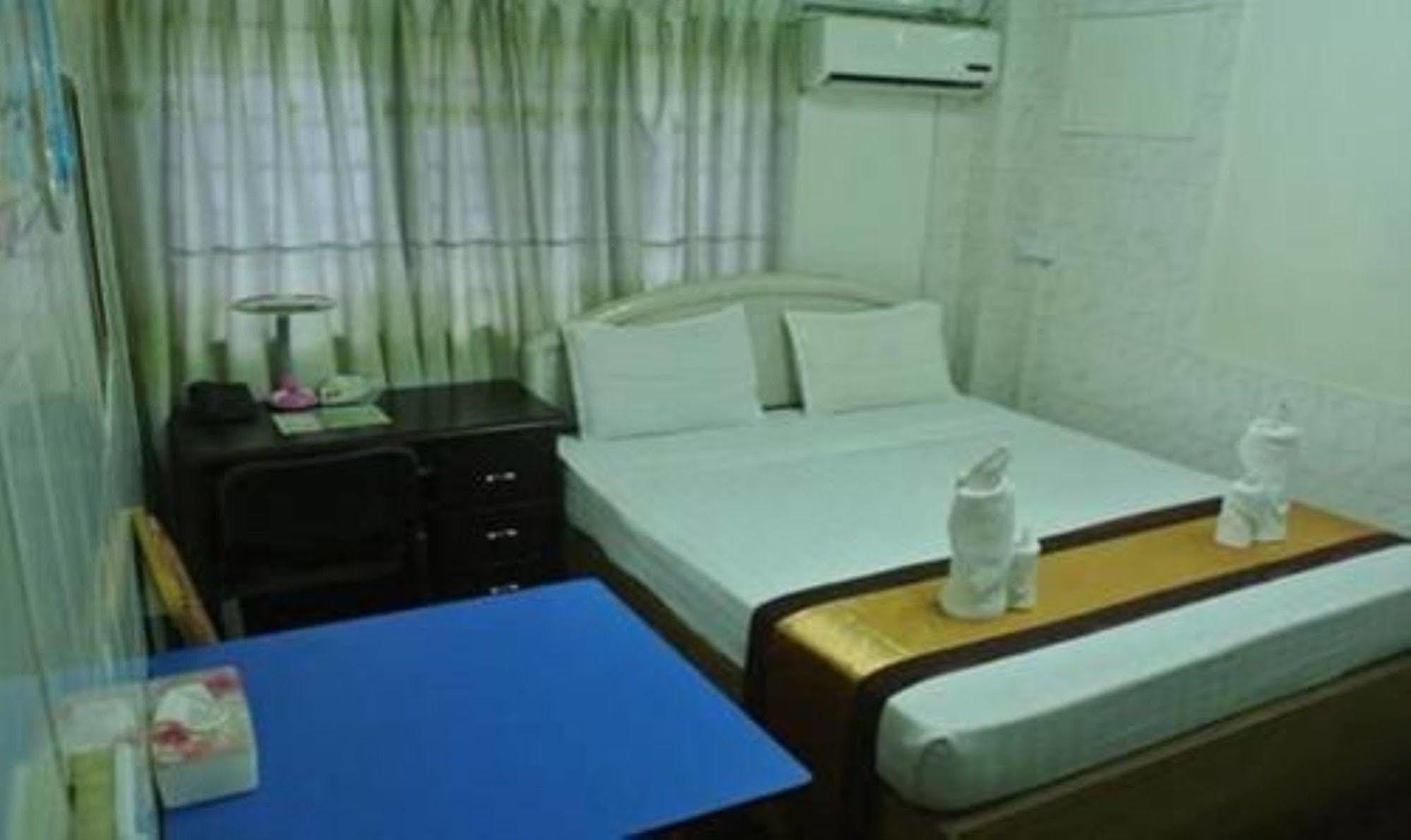 Silver Moon Hotel يانغون المظهر الخارجي الصورة