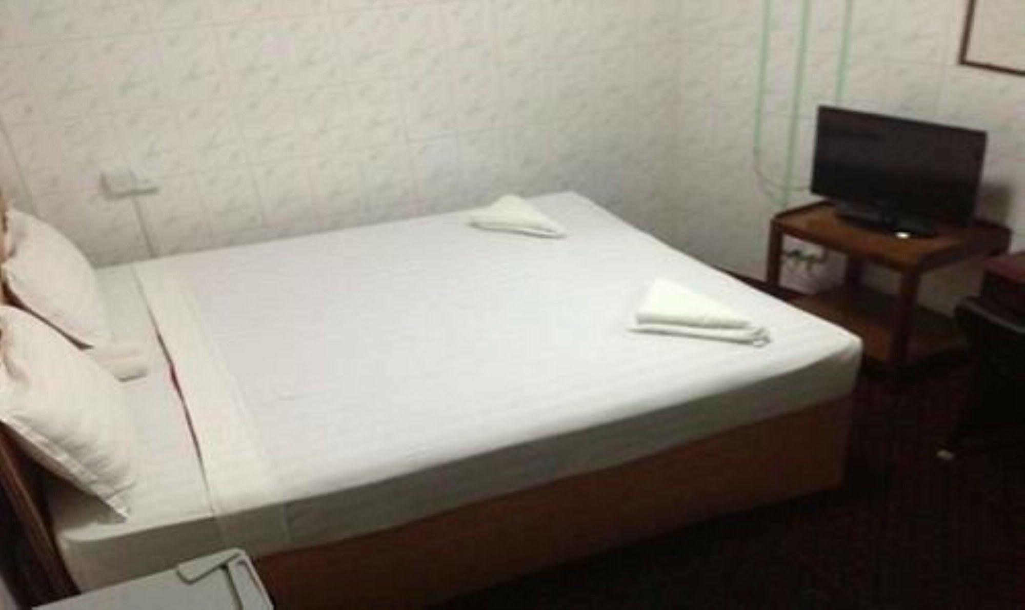 Silver Moon Hotel يانغون المظهر الخارجي الصورة