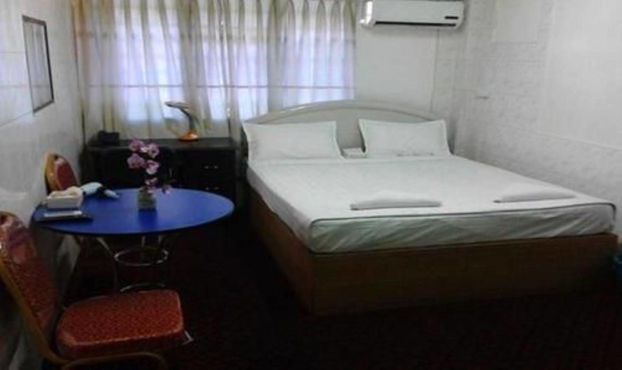 Silver Moon Hotel يانغون المظهر الخارجي الصورة