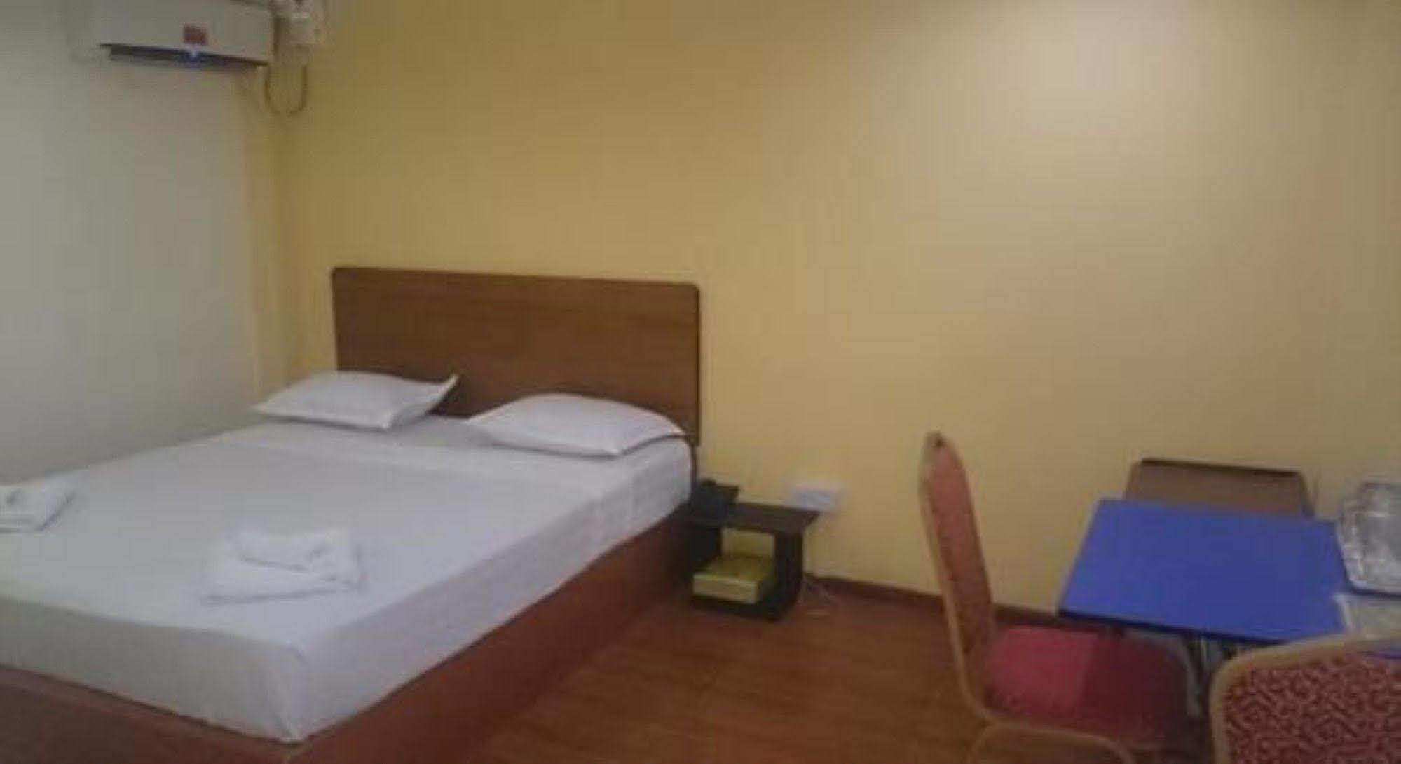 Silver Moon Hotel يانغون المظهر الخارجي الصورة