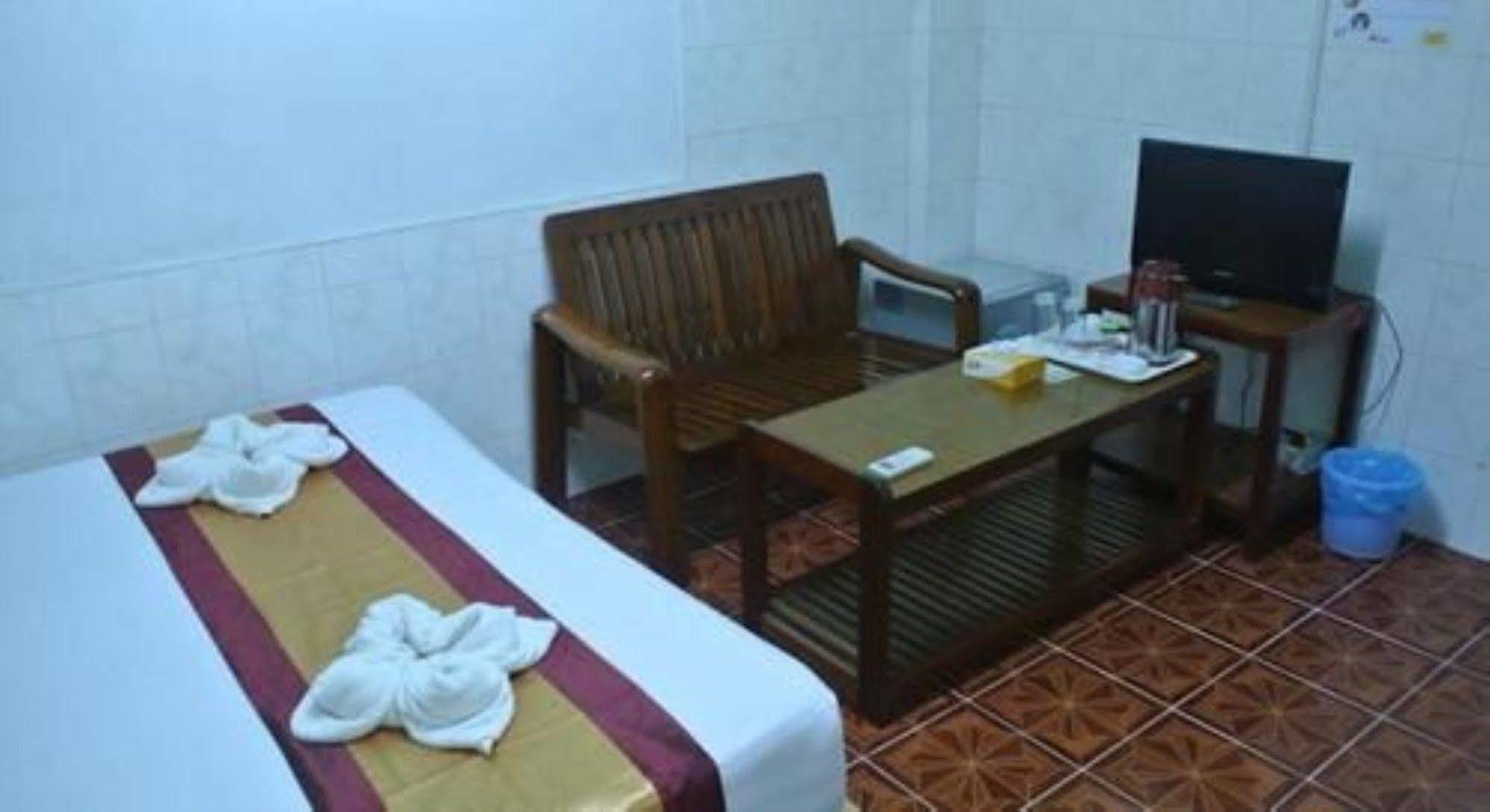 Silver Moon Hotel يانغون المظهر الخارجي الصورة